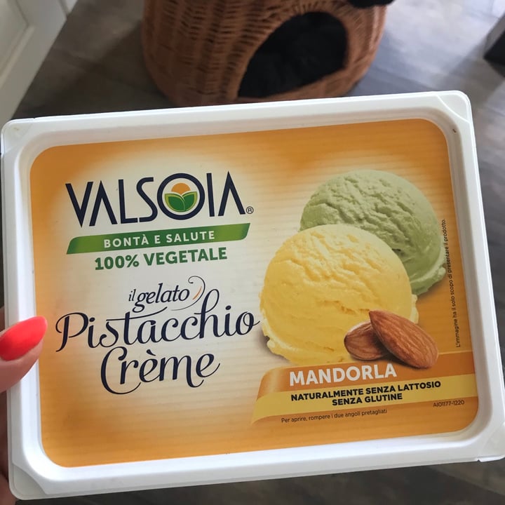 photo of Valsoia il Gelato al pistachio e crema Mandorla  shared by @rebeljana on  14 Jul 2021 - review