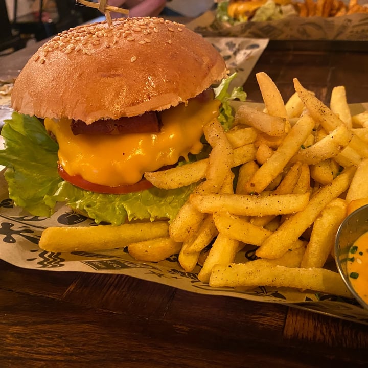 review photo of Mad Mad Vegan Double cheese vacon shared by @greedyfamily on 30 Jun 2022 - review