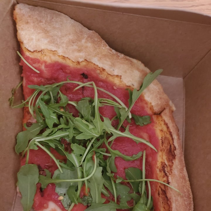 photo of Flatbread & Butter Tomato + Arugula Pizza shared by @emilyginem on  19 Sep 2021 - review