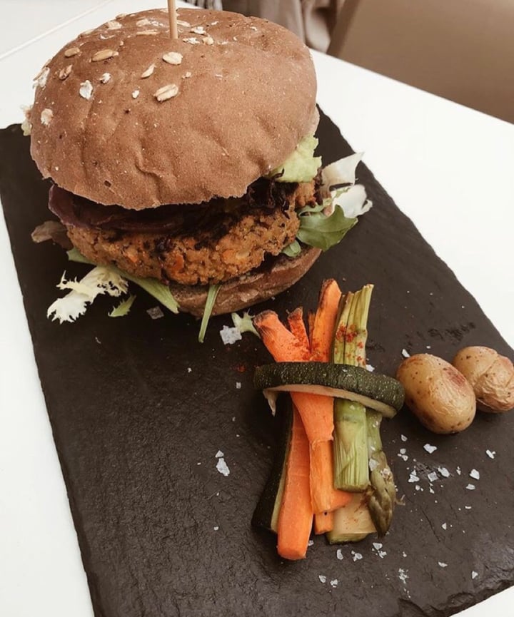review photo of La Capella de Can Gambús Hamburguesa shared by @itziardiazs on 01 Aug 2019 - review