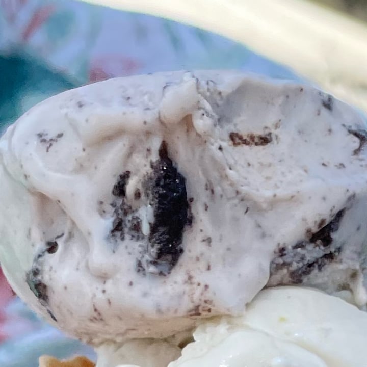 photo of ditto Oh ~ so ~ Oreo Ice cream shared by @thehumblechickpea on  23 Nov 2021 - review
