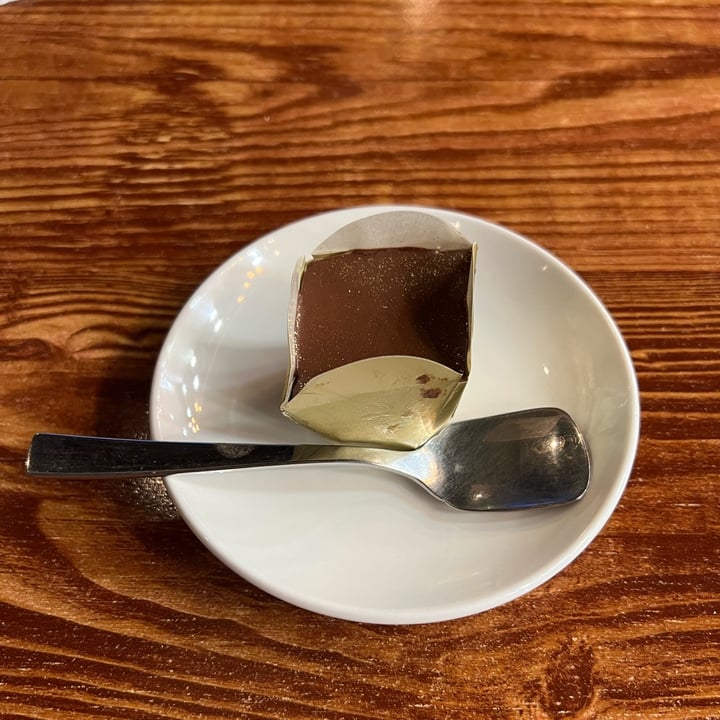 review photo of nomVnom Bistro ROA Midnight Petit Cake shared by @qmh on 15 Oct 2022 - review