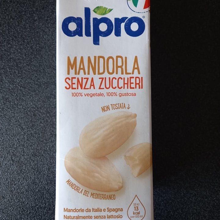 review photo of Alpro Mandorla Senza Zuccheri shared by @lalessialeggieri on 31 Mar 2022 - review