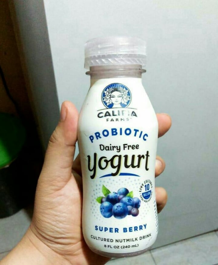 photo of Califia Farms Probiotic Dairy Free Yogurt Drink Super Berry shared by @starlight on  20 Jan 2020 - review