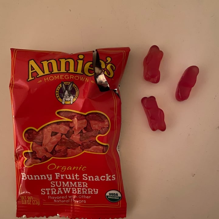 photo of Annie’s Organic Bunny Fruit Snacks Summer Strawberry shared by @rachreviews on  13 Apr 2021 - review