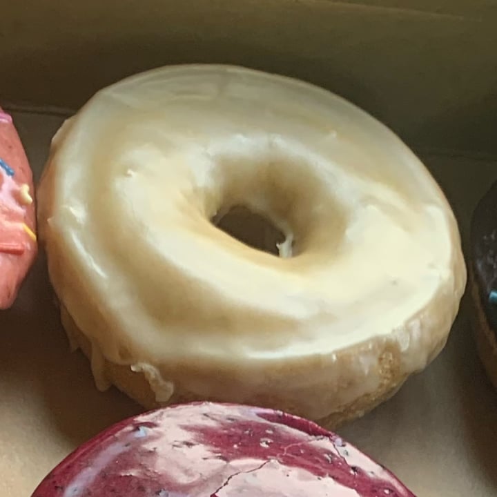 photo of Rainbow Bakery Maple Donut shared by @moozoogabba on  20 Aug 2022 - review