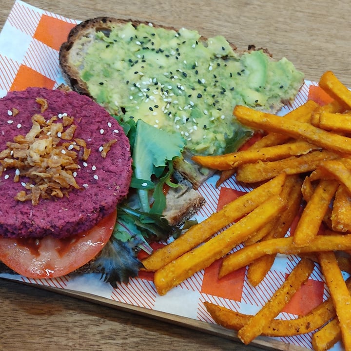 photo of La Laiterie Plant-based Burger And Avocado Toast shared by @geo-idee on  14 Oct 2022 - review