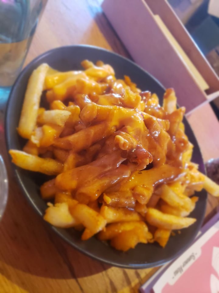 photo of Good Love Poutine shared by @savetheworldwithkim on  05 Apr 2020 - review