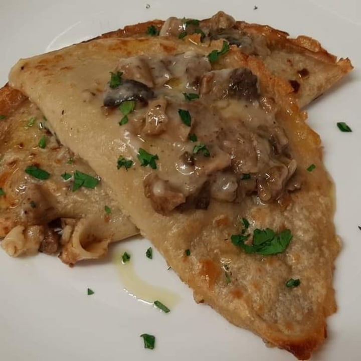 photo of Hotel Sylva & RistoVegan Crespelle Funghi , Noci E Radicchio shared by @lachiocciola on  10 Mar 2022 - review