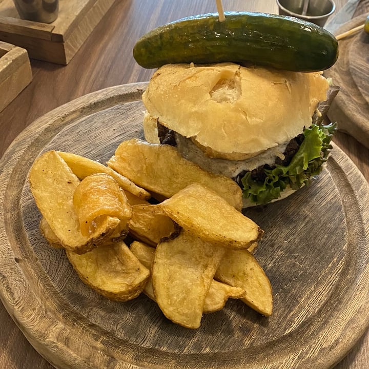 photo of Calabacitas Tiernas Bistro Hamburguesa La Favorita shared by @shizomaru on  24 Dec 2021 - review