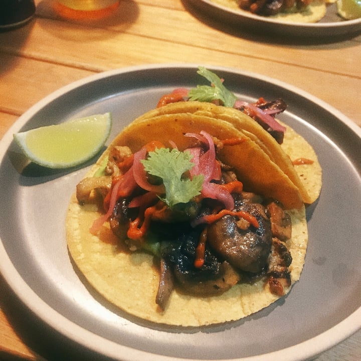 photo of Ya cabron Tacos Con Hongos, Colifor, Cebolla Y Palta shared by @fercross2vegan on  02 Mar 2022 - review