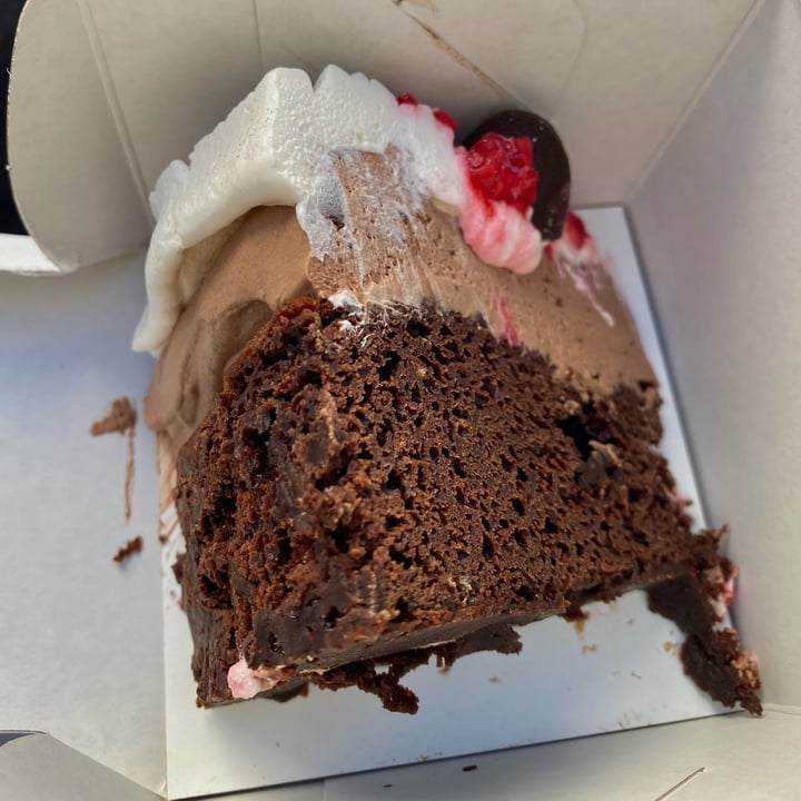 review photo of Kiki Pastelería Vegana Torta Brownie con Franui shared by @julilanga on 03 Jun 2022 - review