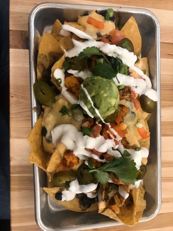 photo of Veggie Grill Mondo Nachos shared by @dominionandchill on  02 Mar 2020 - review