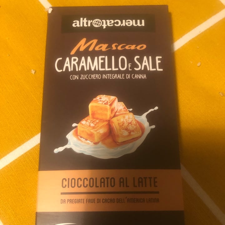 photo of Altro mercato cioccolato al latte caramello e Sale shared by @machiara on  19 Aug 2022 - review