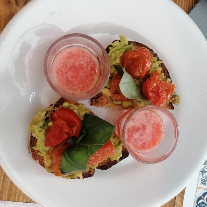 review photo of Status Quo Bruschetta avocado e pomodorini shared by @simo79 on 25 Apr 2022 - review