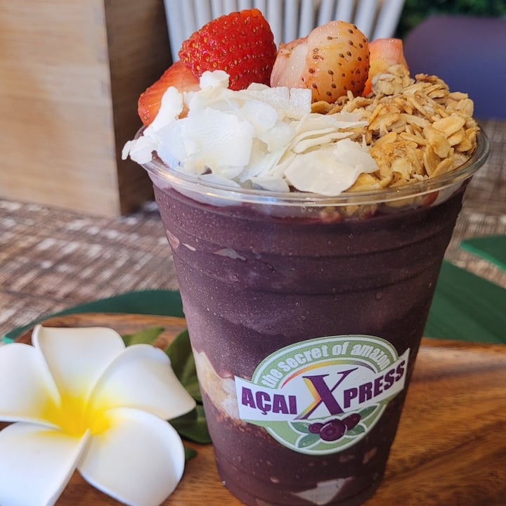 review photo of AçaiXpress Café granola and fruits shared by @kenyacapra on 23 Oct 2022 - review