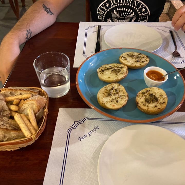 photo of Shangri La Patatas con mojo picón shared by @nadiagq on  04 Jul 2020 - review