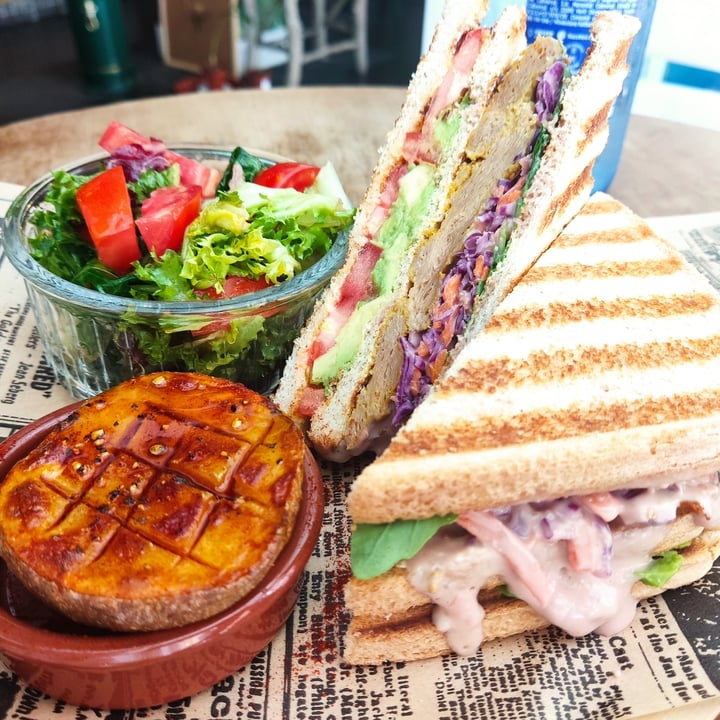 review photo of Daio Nuestro club sandwich shared by @mamaroach on 31 Jul 2022 - review