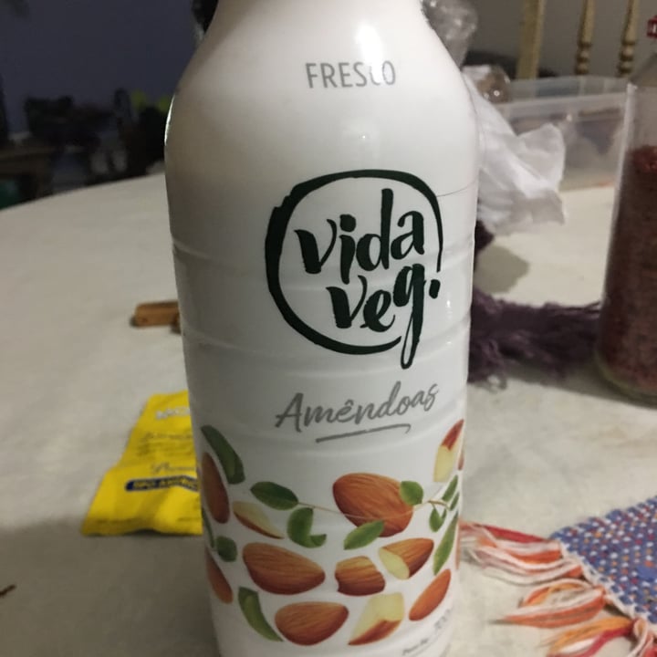 photo of Vida Veg bebida fresca de amendoas shared by @juvianna on  16 Jun 2022 - review