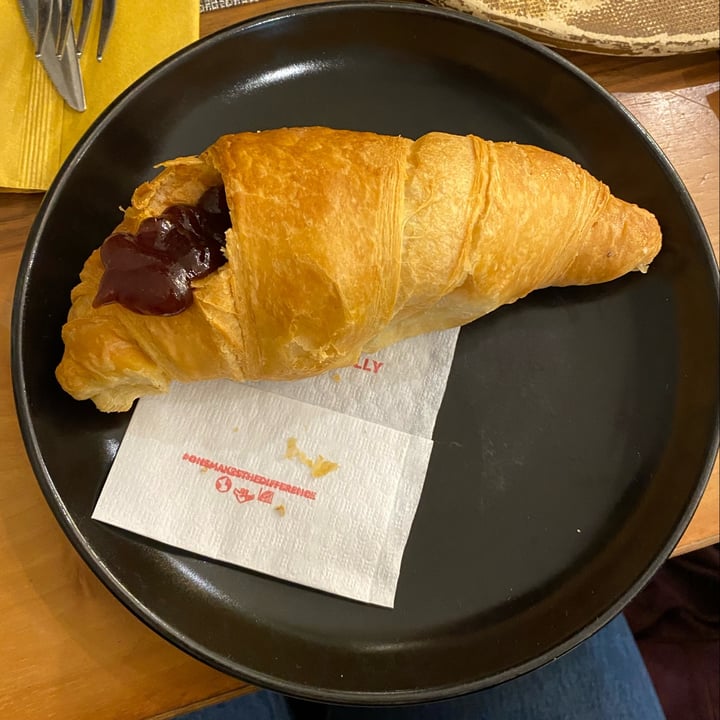 review photo of Home - Sapore di Casa Brioche vegana con marmellata ai lamponi shared by @elenuriss on 04 Jan 2023 - review
