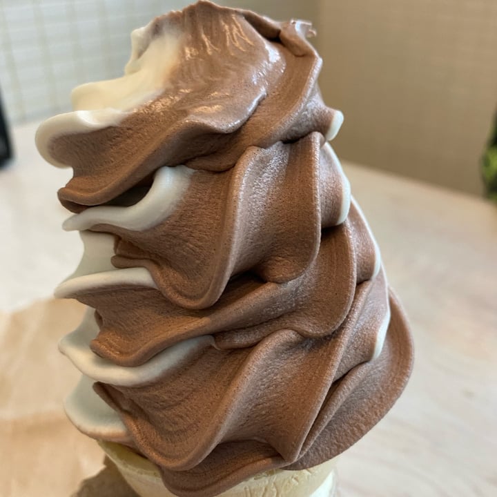 photo of V Burger Vanilla Chocolate Swirl Cone shared by @nathlena19 on  09 Jun 2022 - review