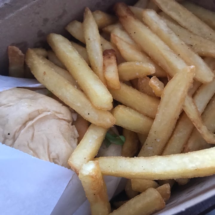 photo of VEGAN FOX Hamburguesa Not Chicken Vegmac shared by @s3xc-r4t on  25 May 2022 - review
