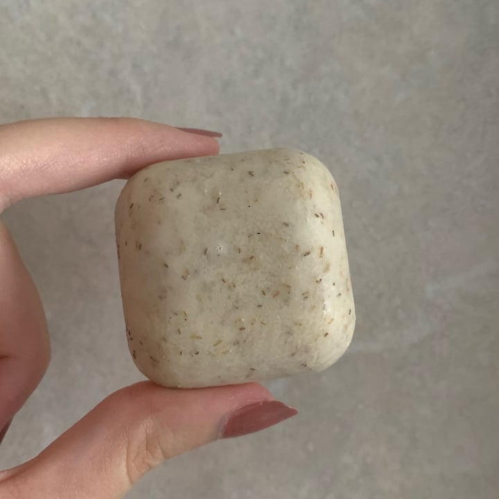 review photo of Enooso Scrub Viso Solido con petali di Camomilla e Burro di Karité shared by @simplyniky on 22 Aug 2022 - review