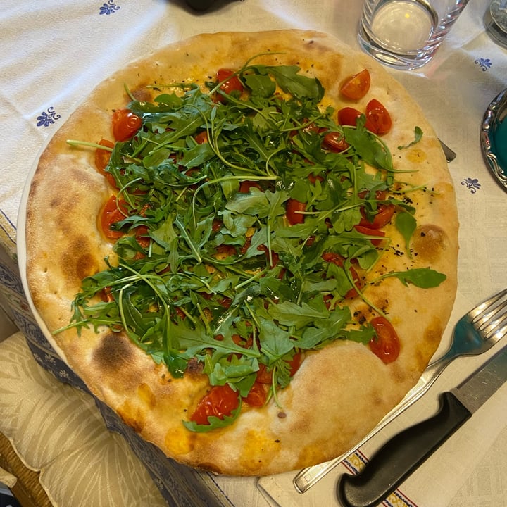 photo of Happy Pizza Schiacciata con pomodorini e rucola shared by @-fre- on  08 Jun 2022 - review