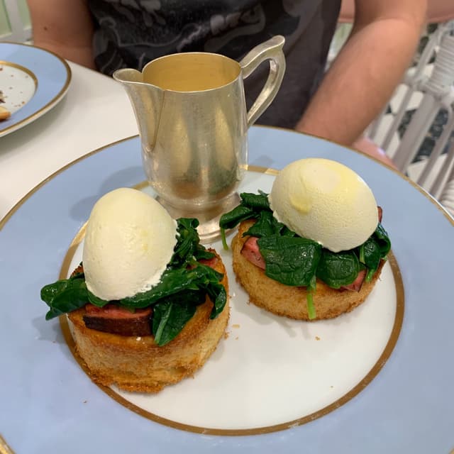 Photo of the dish “Ladurée Benedict”