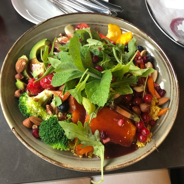 review photo of Kaefers Buddha Bowl shared by @annaharrer on 30 Sep 2021 - review