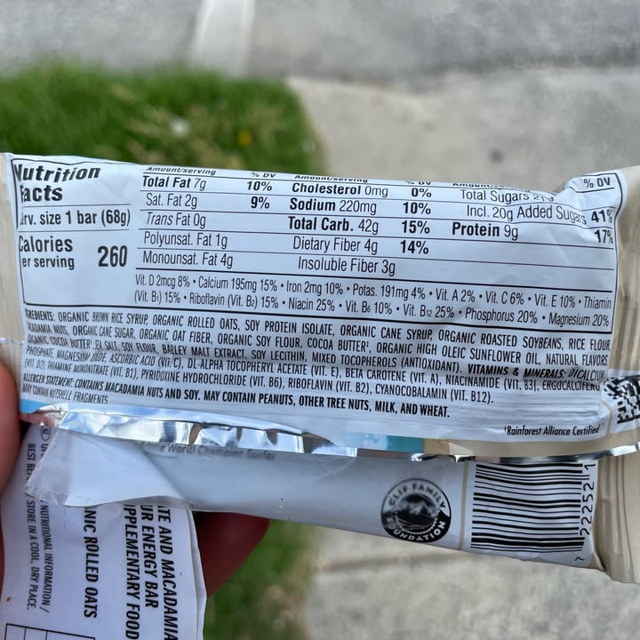 photo of Clif Bar White Chocolate Macadamia Nut Flavor Bars shared by @plantbasedancer on  05 Dec 2021 - review