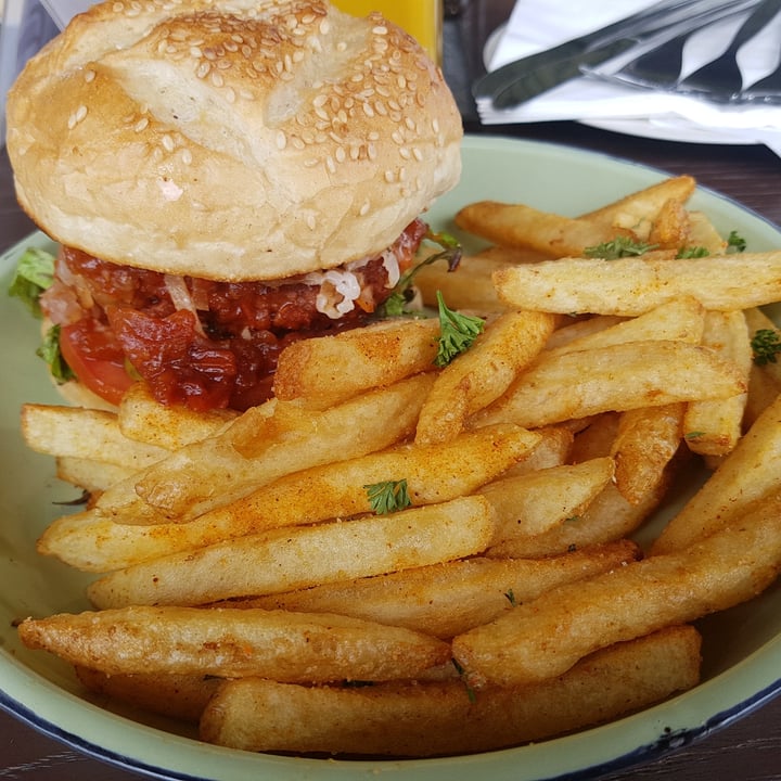 photo of Asher's Corner Cafe @ Ashers Farm Sanctuary Beyond Burger shared by @ornitho28 on  21 Nov 2021 - review