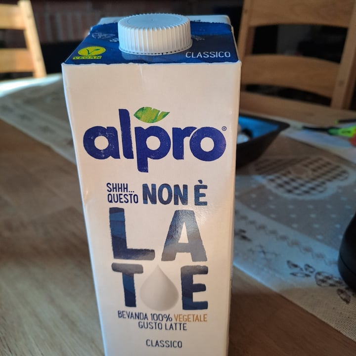 photo of Alpro This is Not Milk Classic Questo Non è Late Classico shared by @simoncino on  02 Jul 2022 - review
