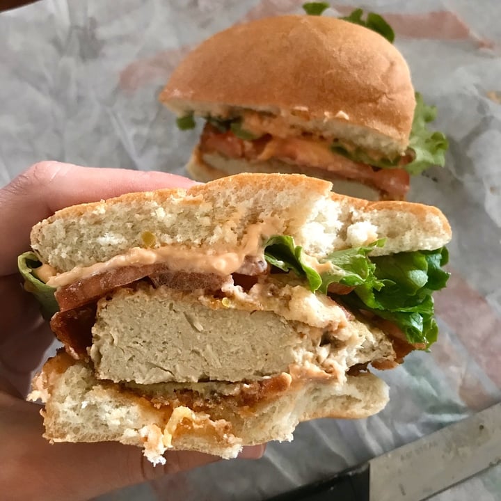 photo of Plant Power Fast Food Chicken’ Sandwich shared by @curvycarbivore on  14 Apr 2020 - review