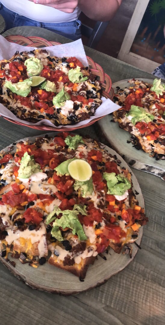 review photo of Dellz Uptown Snobby nachos shared by @liseoks on 01 Apr 2020 - review
