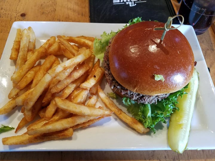 photo of The Howe Daily Kitchen & Bar Vegan Veggie Burger shared by @annesemenak on  08 Jul 2018 - review