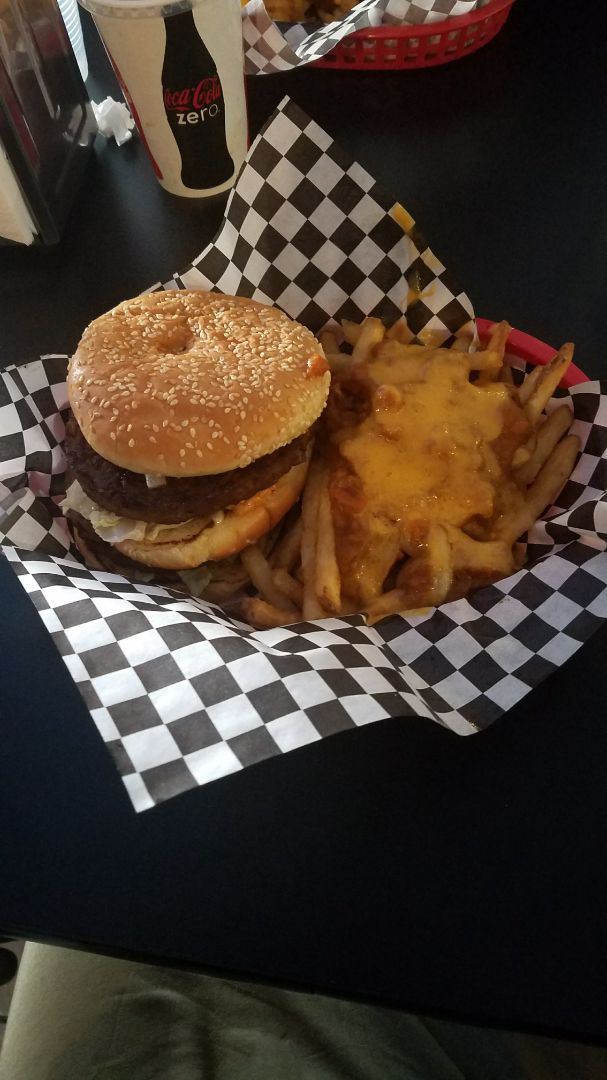 photo of Doomie's Home Cookin' Fake bigmac shared by @vegohvegan on  03 Jul 2019 - review