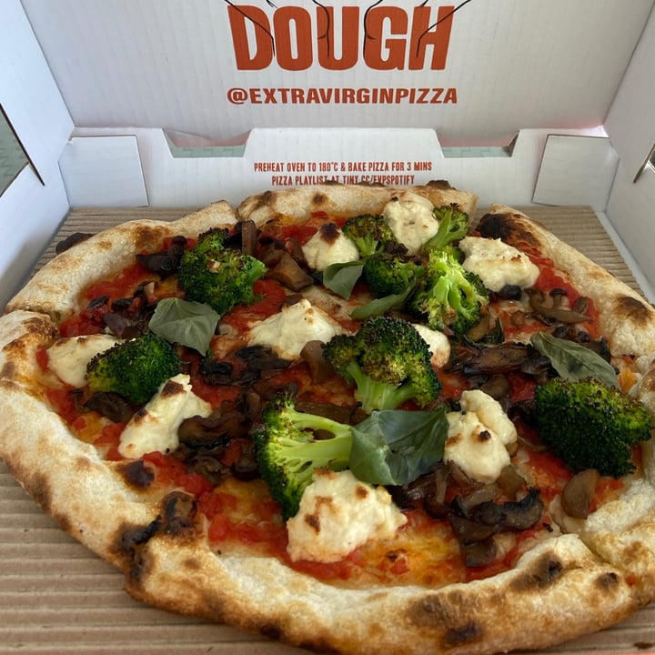 photo of Extra Virgin Pizza Vegan Vengeance shared by @vegan-everafter on  25 May 2021 - review