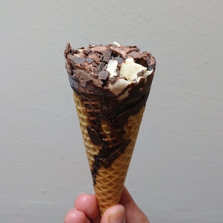 photo of Plant Kitchen (M&S) Chocolate and vanilla cones shared by @sibehou on  22 Jul 2020 - review