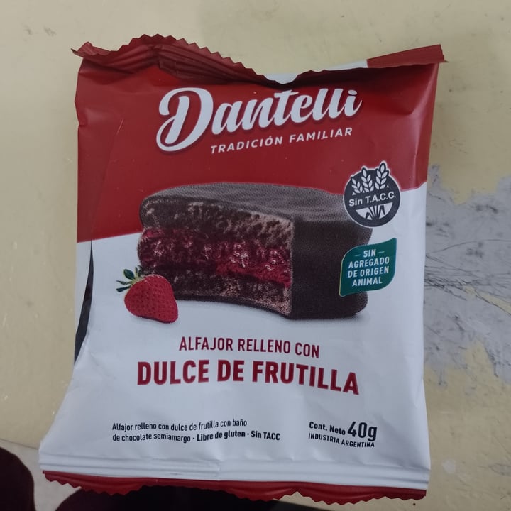 photo of dantelli Alfajor De Chocolate relleno con dulce de frutilla shared by @g77on on  03 Oct 2022 - review