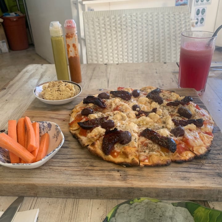 photo of Layla Vegan Pizza Pizza mediterranea shared by @nictecita on  16 Aug 2021 - review