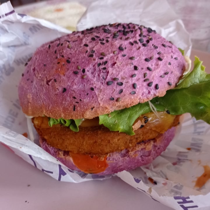 photo of Flower Burger Cherry Bomb shared by @spanish-girl-inmilan on  29 Apr 2022 - review