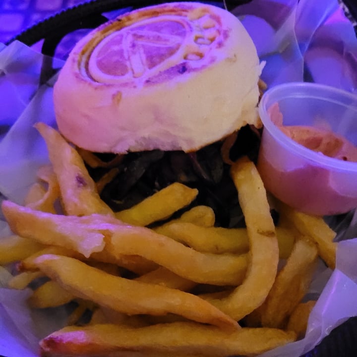 review photo of Lado V Not Burger Milipili shared by @lauchaons2 on 09 Dec 2021 - review