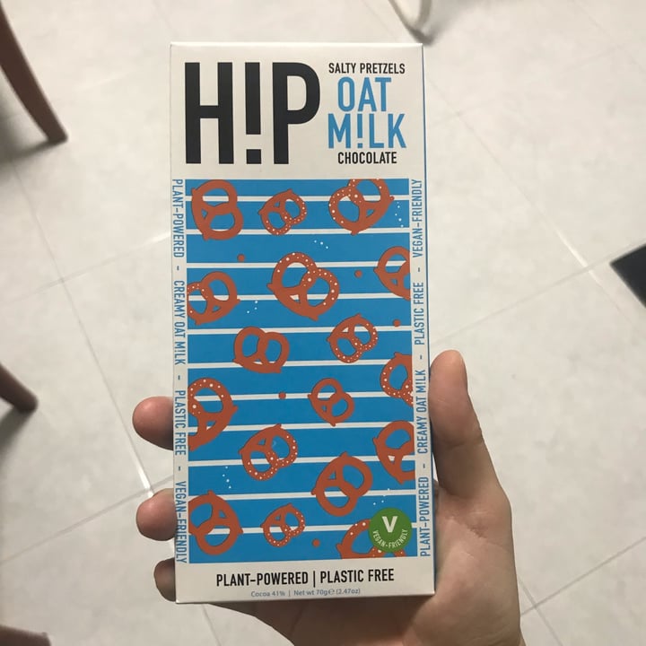 review photo of HIP (H!P) Salty Pretzels Oat M!lk Chocolate Bar shared by @veggieoty on 29 Oct 2021 - review