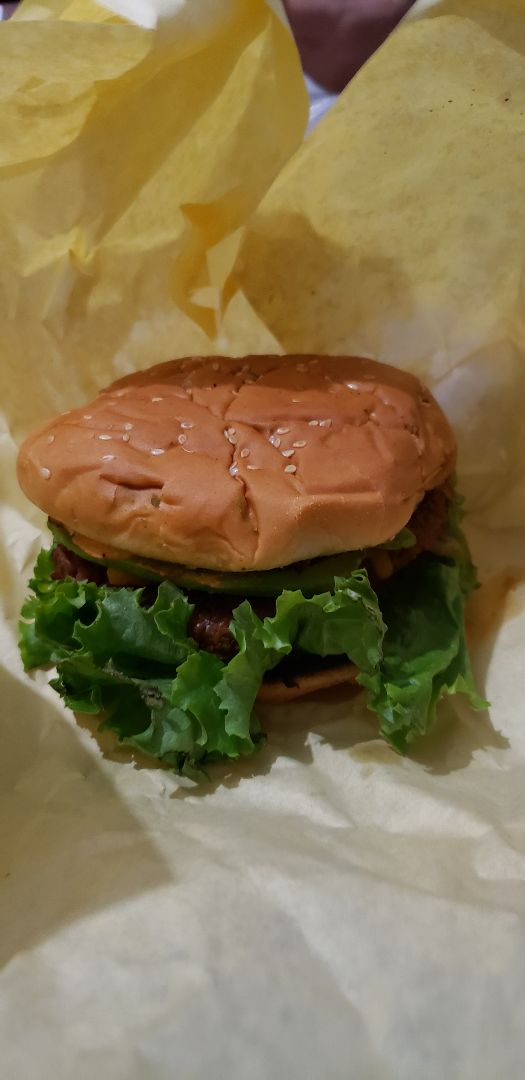 photo of Vegan Eats Hamburguesa Crispy Vegan Chicken shared by @katiardz on  27 Jan 2020 - review
