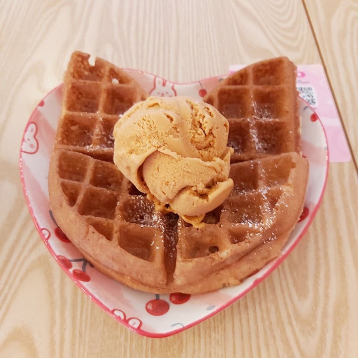 photo of Heartbreak Melts Ice Cream Cafe Waffles shared by @herbimetal on  03 Nov 2022 - review