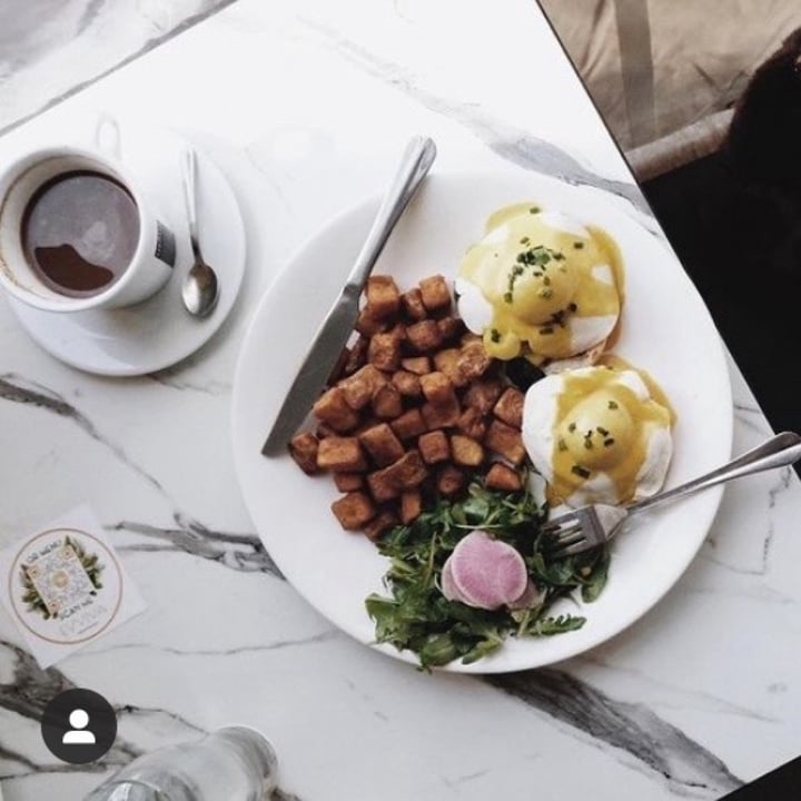 photo of Evviva Breakfast and Lunch Vegan Benedict shared by @chiharu on  08 Dec 2020 - review