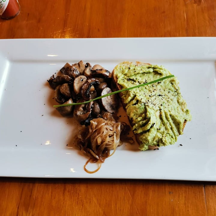 photo of Vovo Telo Avo On Toast shared by @kdoll05 on  28 Jul 2020 - review