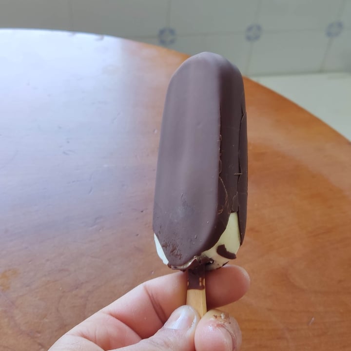 photo of Gelatelli Vegan Ice Cream With Chocolate shared by @lyahlinn on  16 May 2022 - review