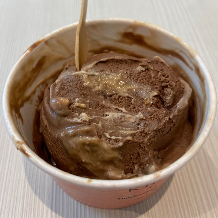 photo of Kind Kones Salted Chocolate Chip Ice Cream shared by @elliott96 on  10 Oct 2020 - review
